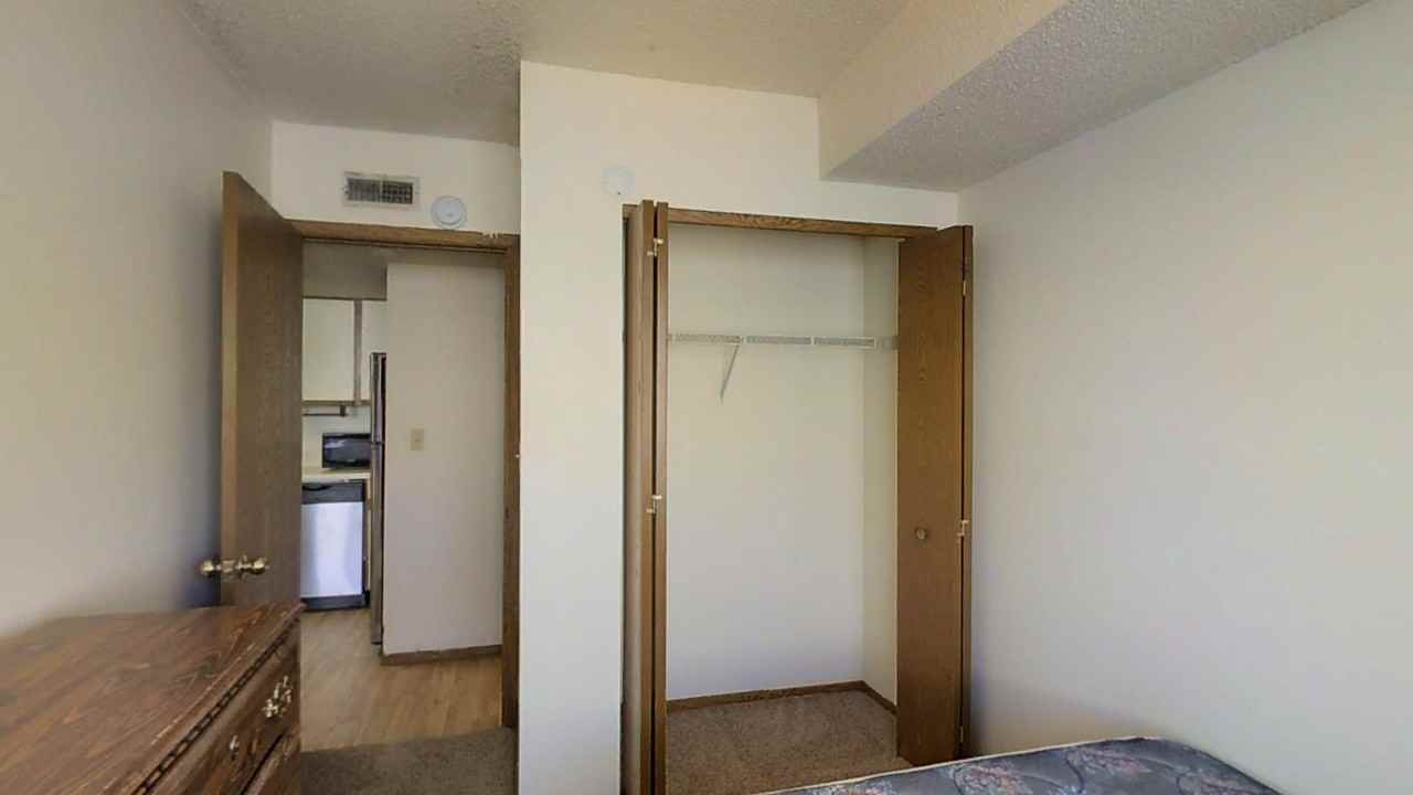 907 W Oregon - Photo 2 of 50