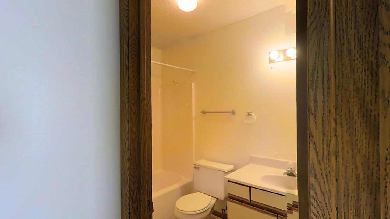 907 W Oregon - Photo 3 of 50