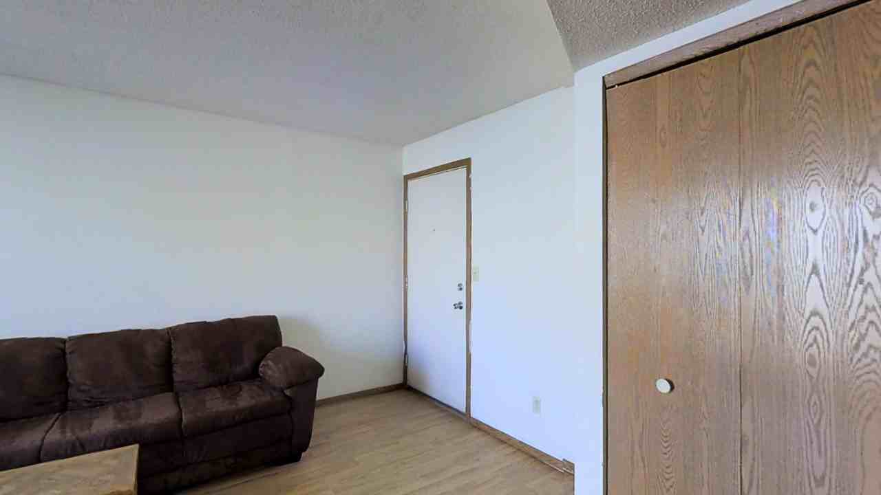 907 W Oregon - Photo 5 of 50