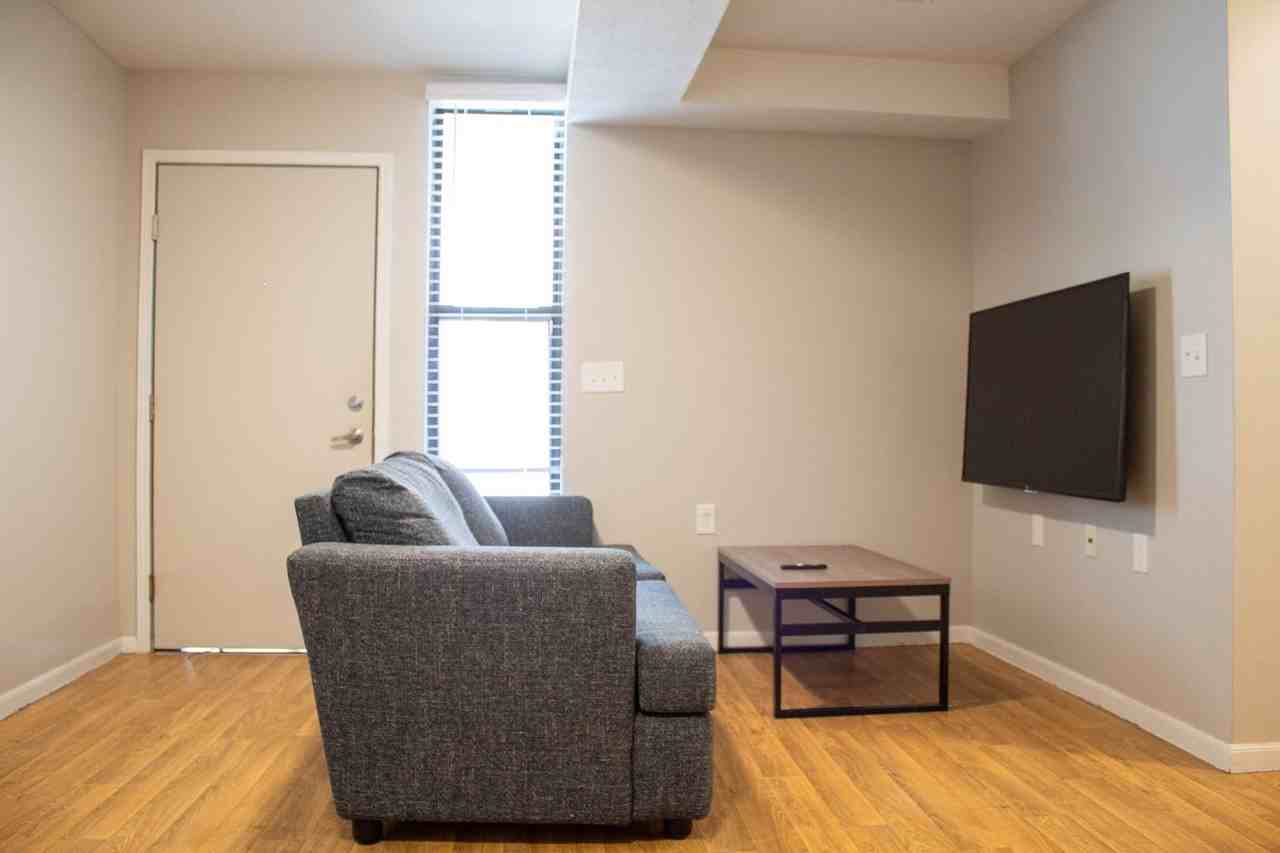 806 S Third - Photo 3 of 29