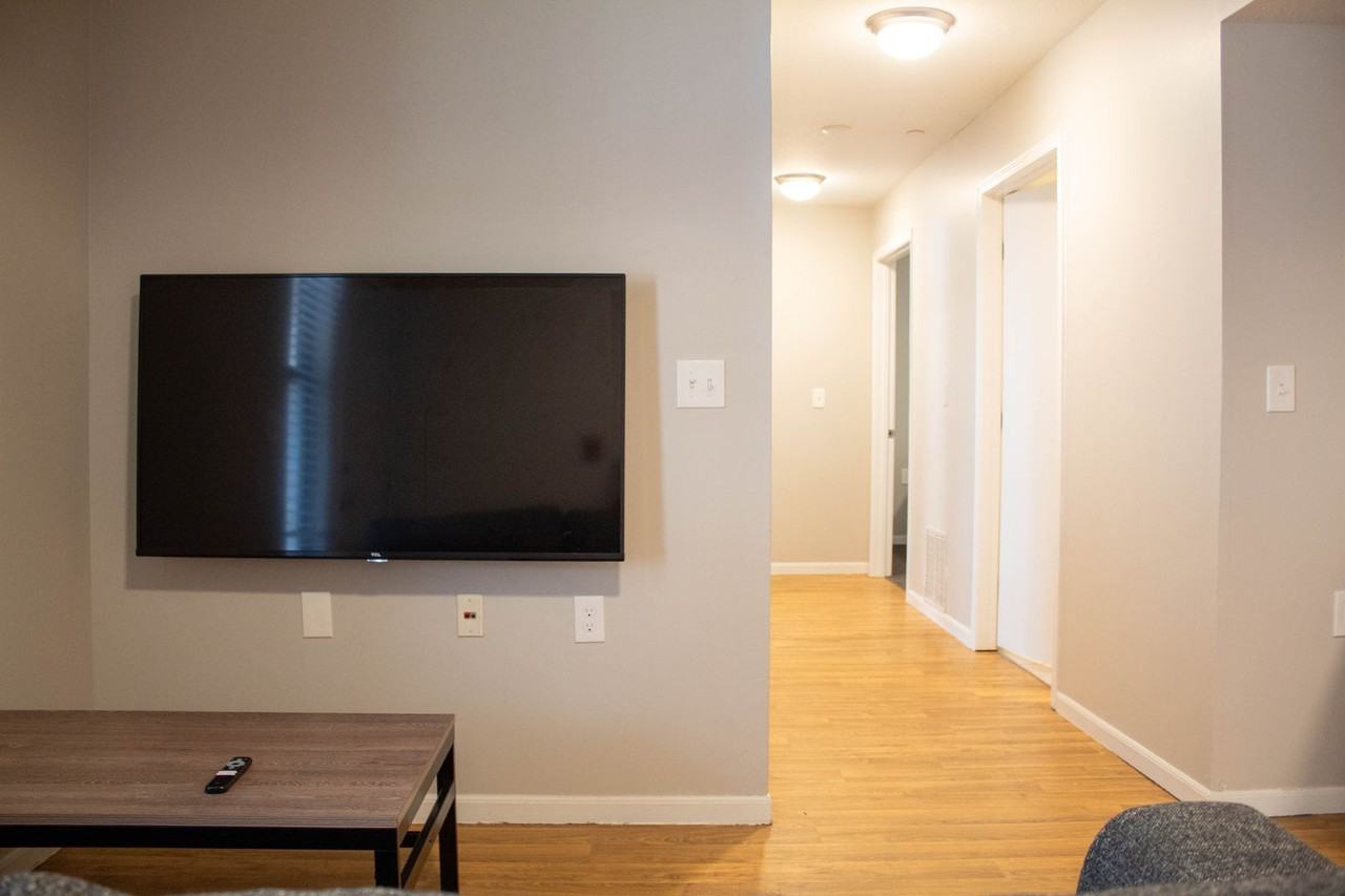806 S Third - Photo 4 of 29