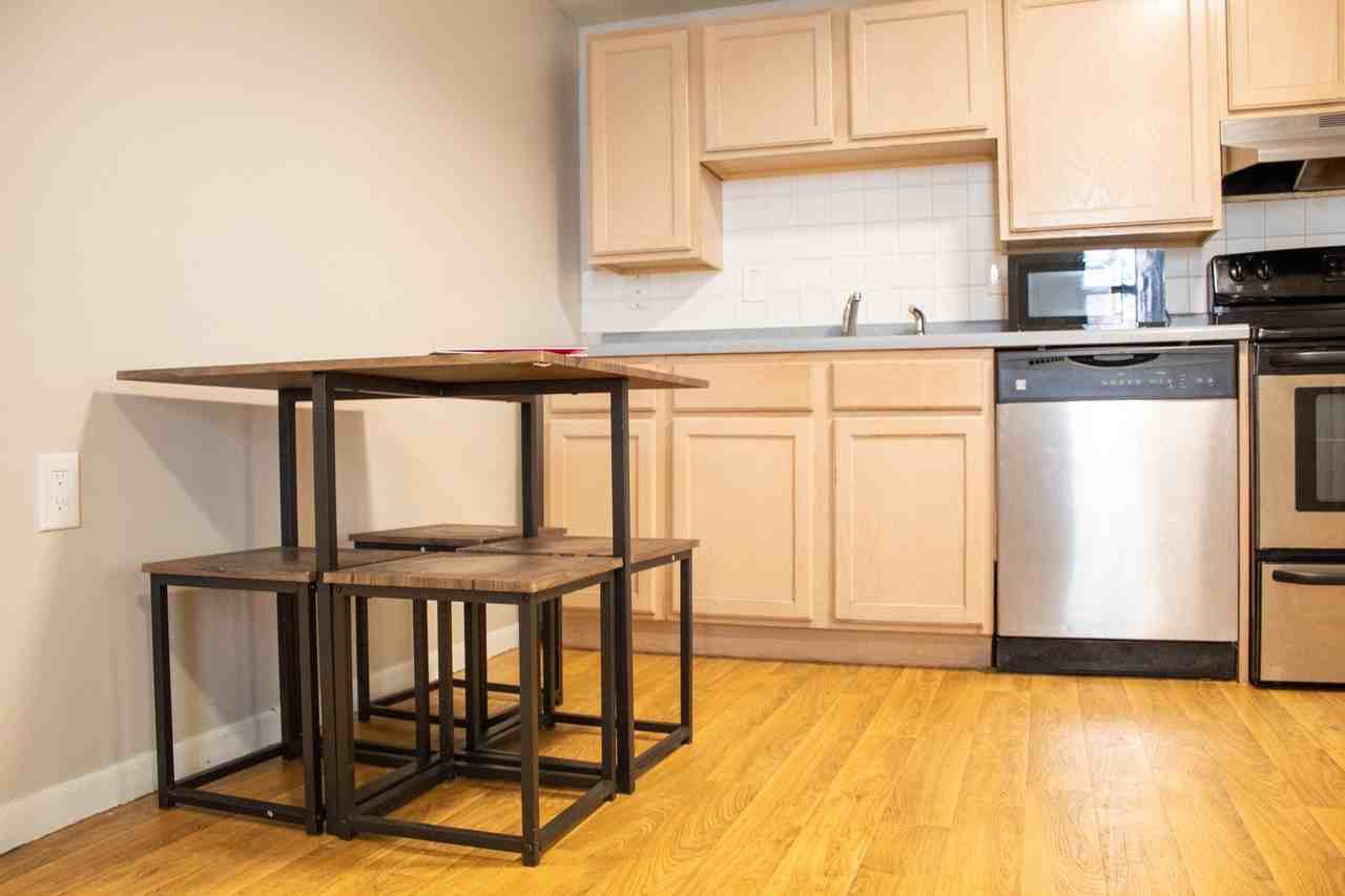 806 S Third - Photo 5 of 29