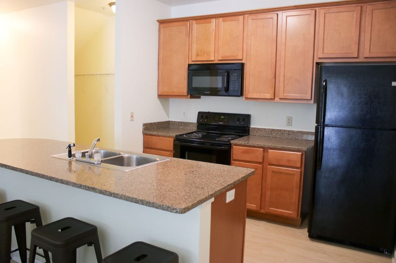 606 E Stoughton - Photo 6 of 50