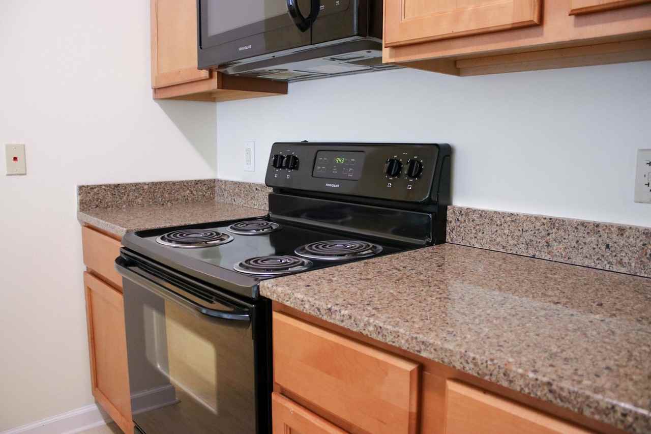 606 E Stoughton - Photo 7 of 50