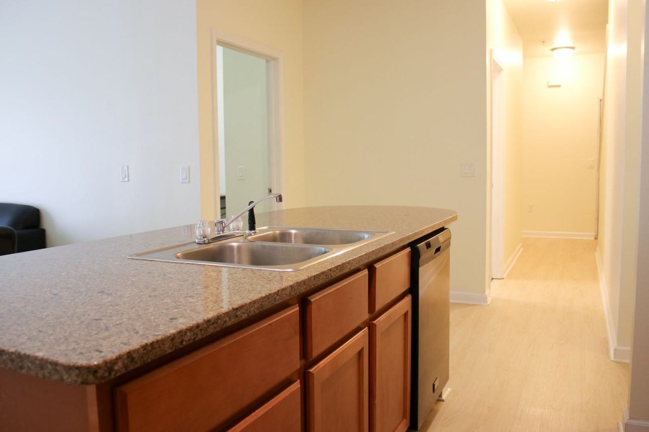 606 E Stoughton - Photo 6 of 26