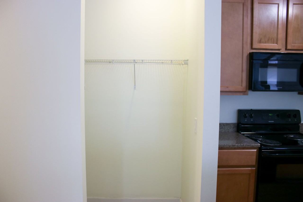 606 E Stoughton - Photo 7 of 26