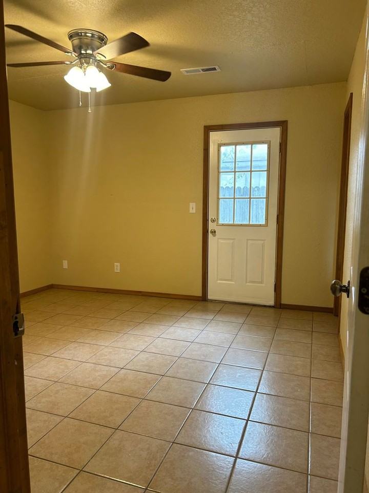 203 West Adams A,B, & C - Photo 2 of 14