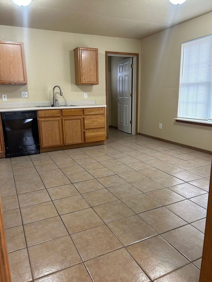 203 West Adams A,B, & C - Photo 3 of 14