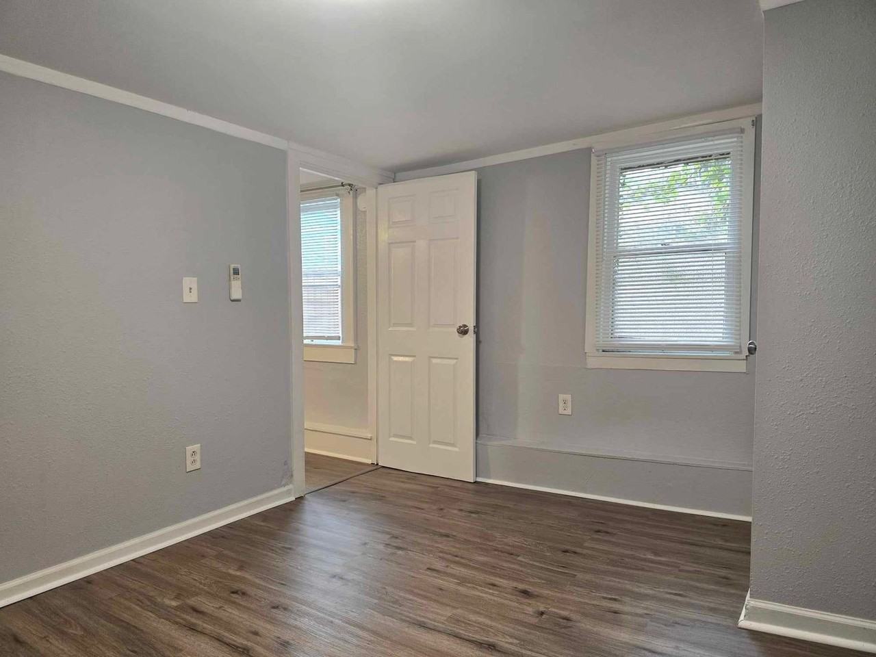 206 E Park St - Photo 3 of 14