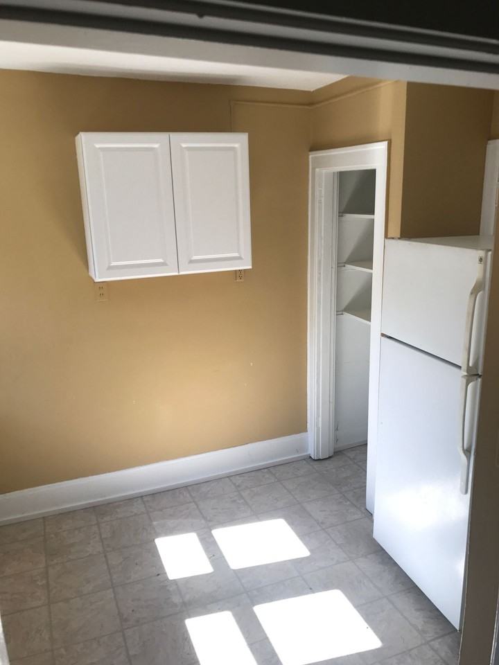 One-Bedroom Unit Available in Walnut Hills - Heat and Water Included - Photo 2 of 9