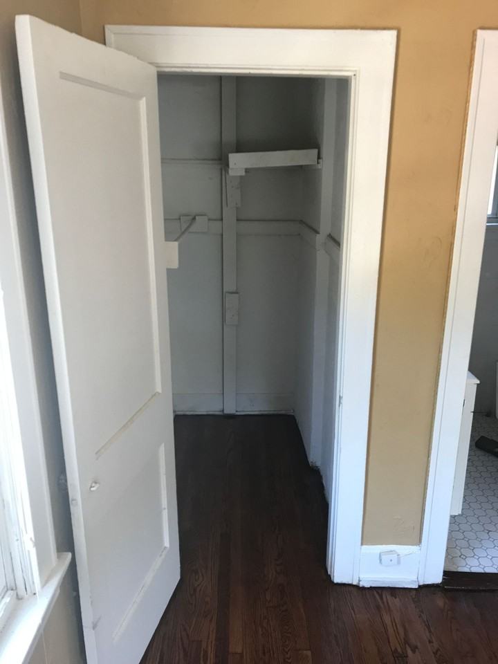 One-Bedroom Unit Available in Walnut Hills - Heat and Water Included - Photo 5 of 9