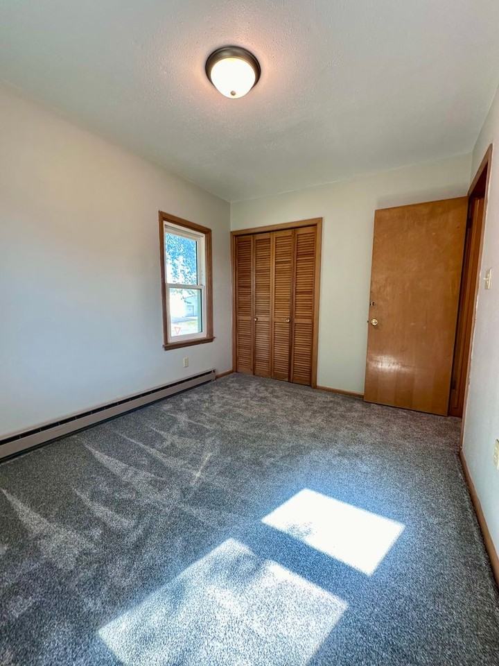 955 4th St SW - Photo 5 of 16