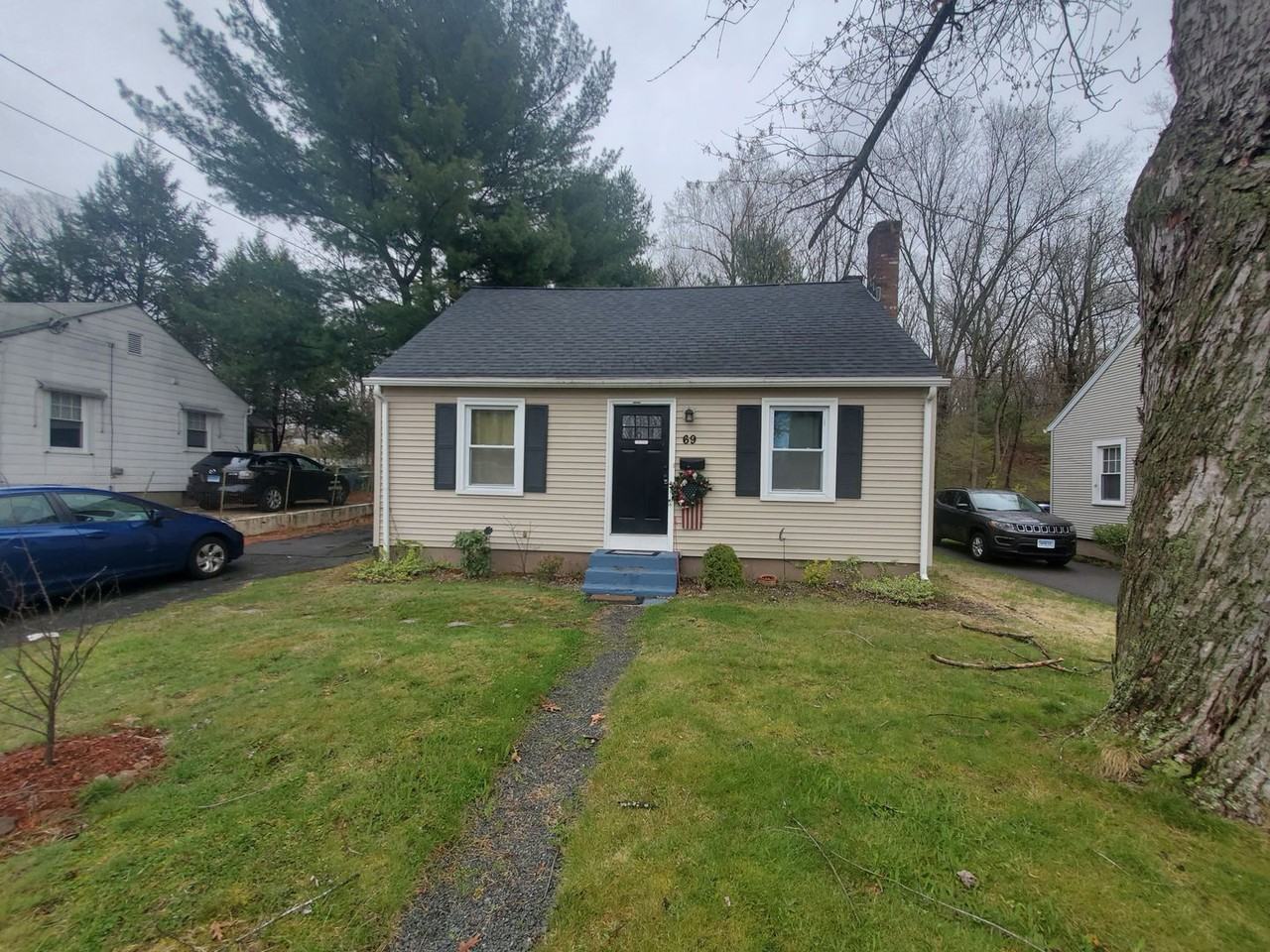 69 Essex St - Photo 2 of 13