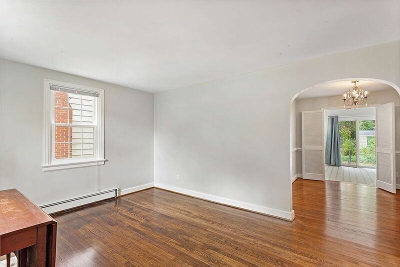 616 W 32nd St - Photo 2 of 11