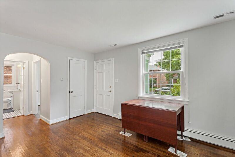 616 W 32nd St - Photo 3 of 11