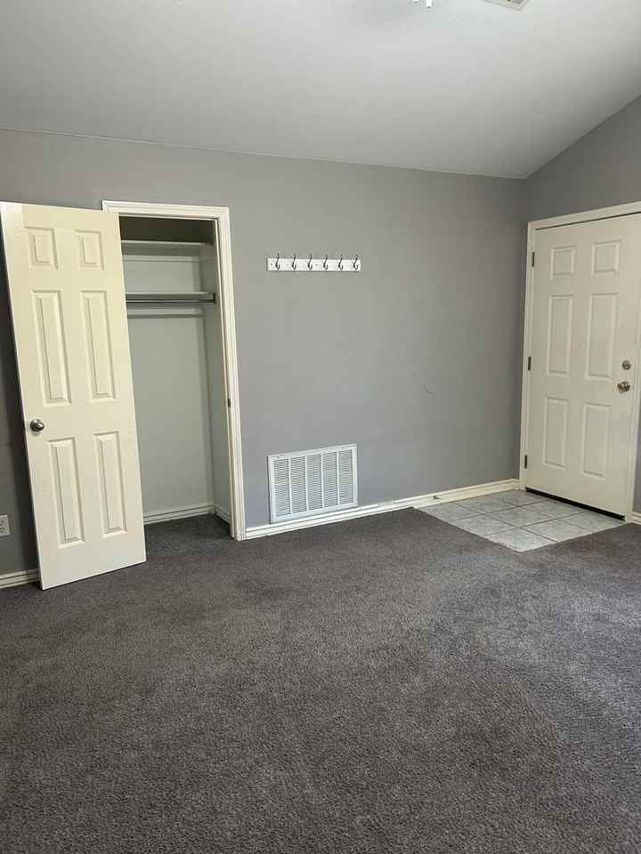 745 Applegate Ln - Photo 3 of 21