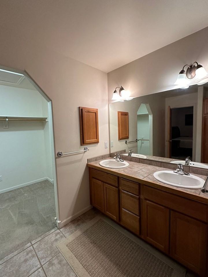 107 Willow Cir - Photo 3 of 9