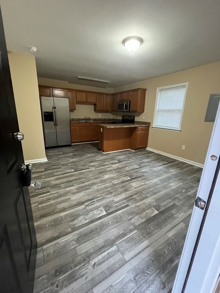 153B Whiting Ave - Photo 2 of 9