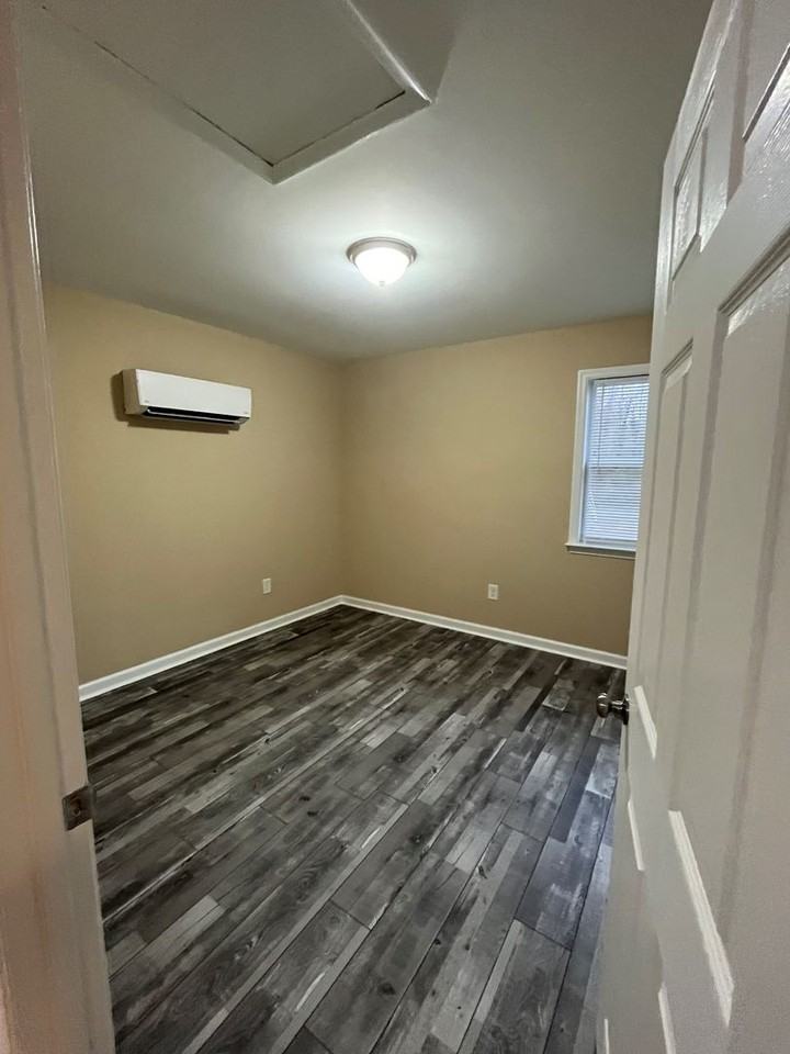 153B Whiting Ave - Photo 5 of 9