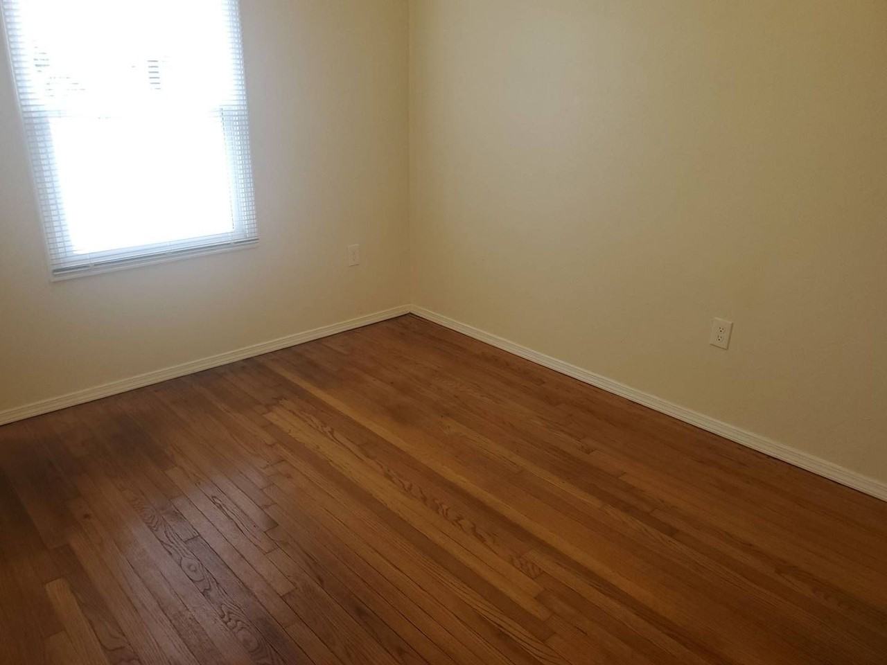 2143 Ne 19th St - Photo 2 of 17