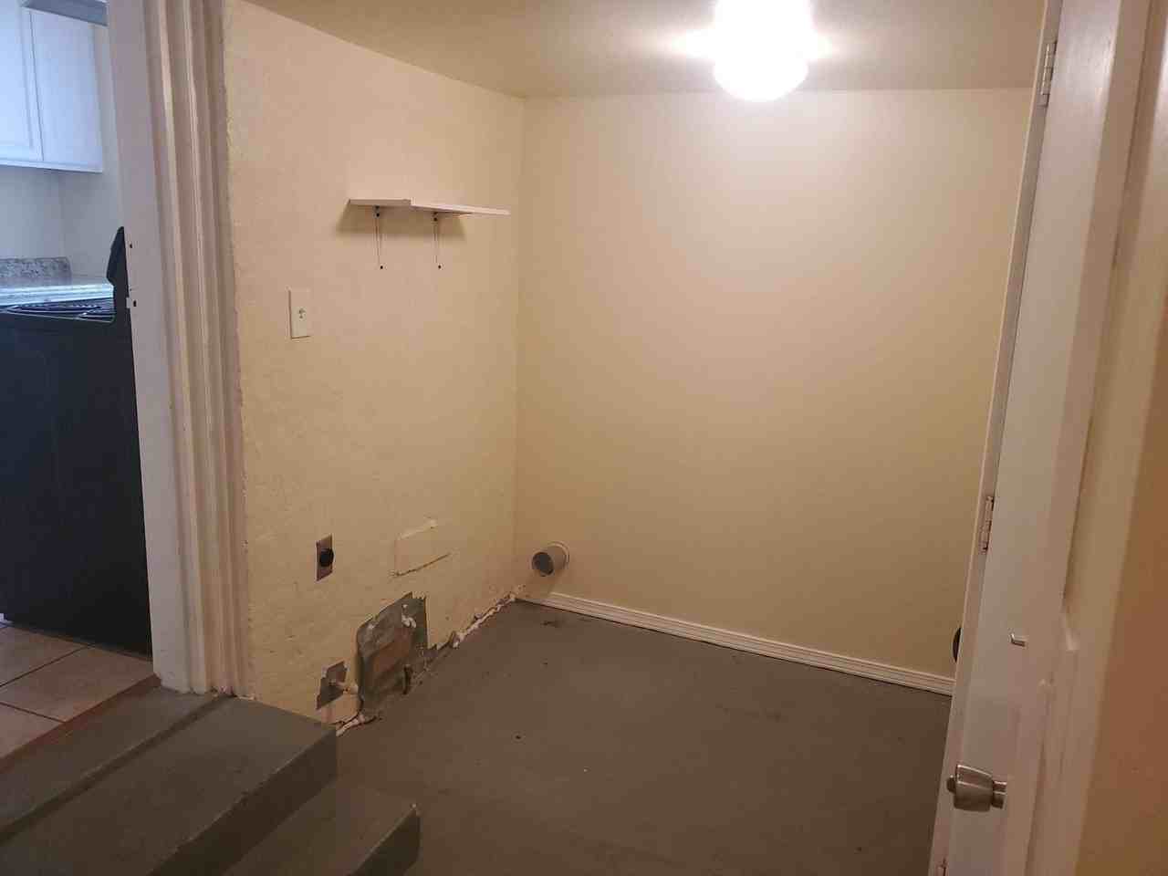 2143 Ne 19th St - Photo 4 of 17