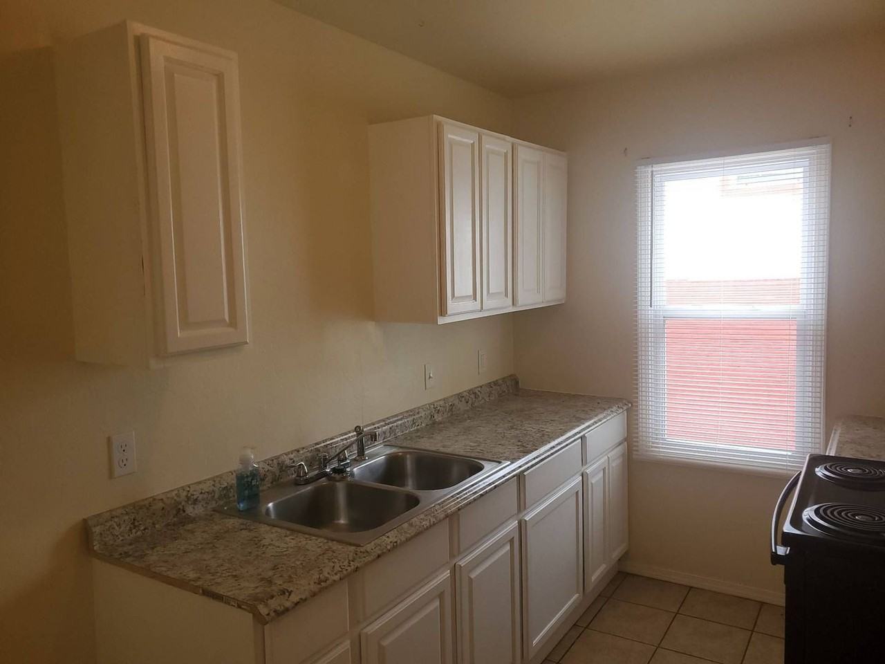 2143 Ne 19th St - Photo 5 of 17