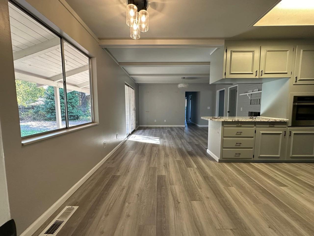 110 Colonial Dr - Photo 6 of 19