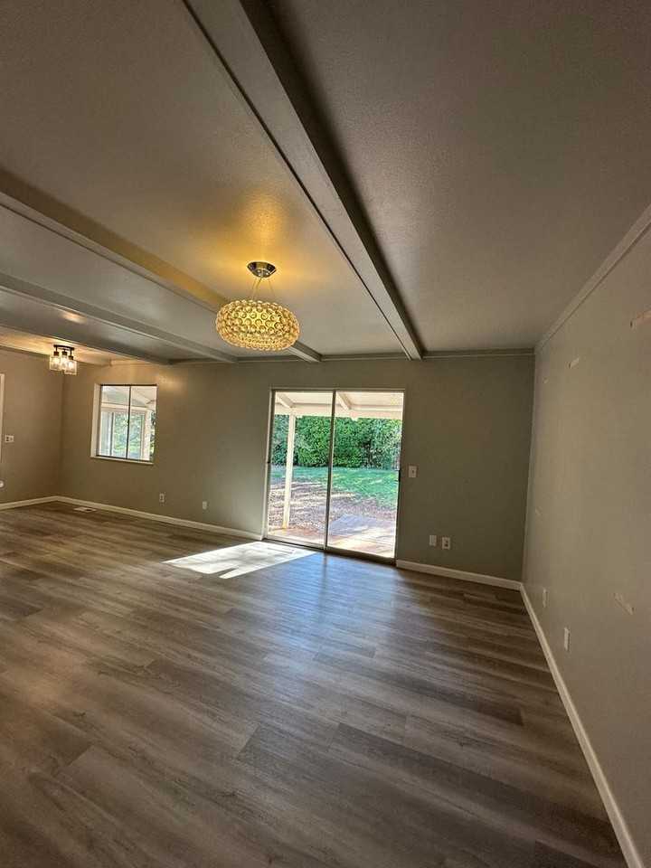 110 Colonial Dr - Photo 7 of 19