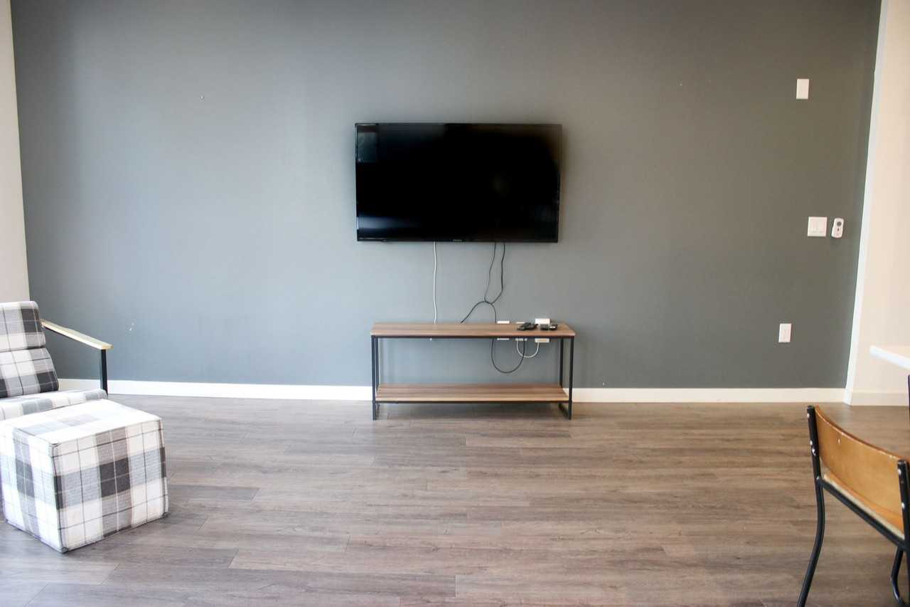 512 E Green - Photo 6 of 50