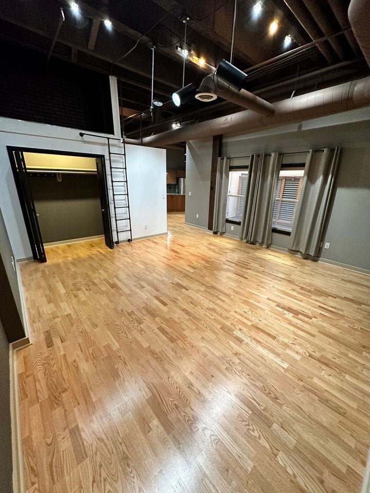 315 W Riverside Ave #305 - Photo 4 of 14