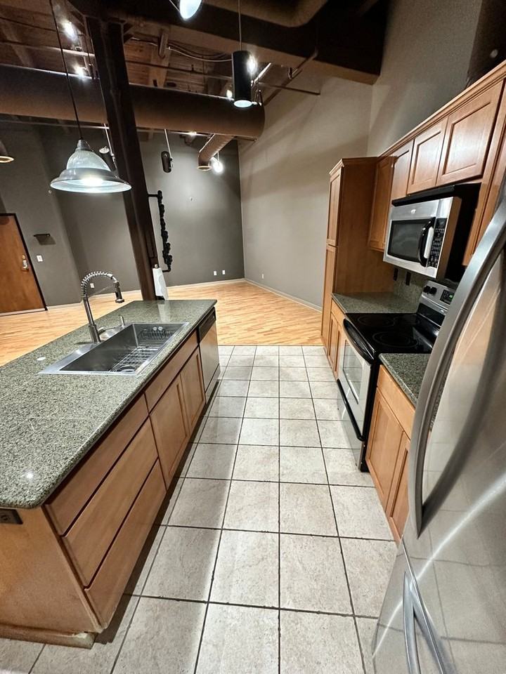 315 W Riverside Ave #305 - Photo 5 of 14