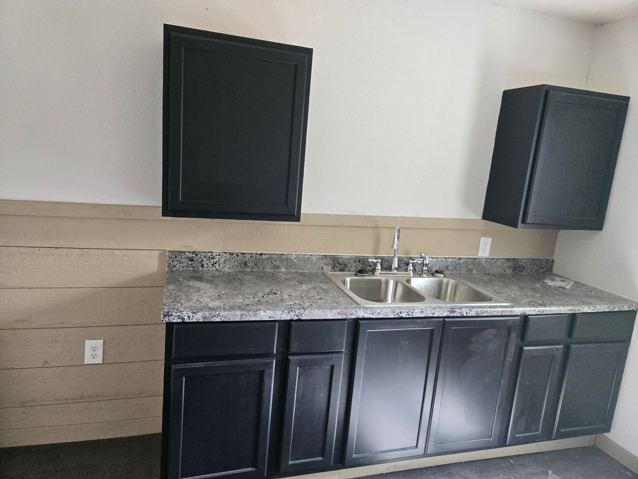 421 Se 35th St - Photo 3 of 7