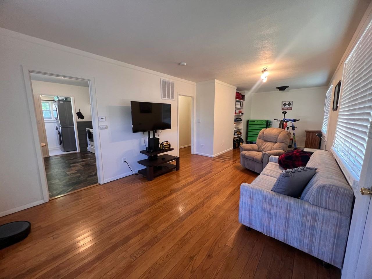 1350 Meade Ave - Photo 2 of 21