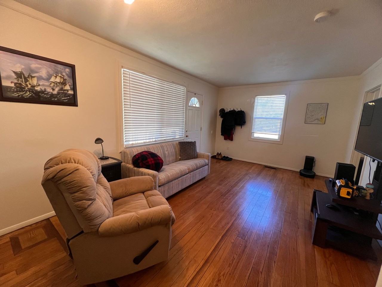 1350 Meade Ave - Photo 4 of 21
