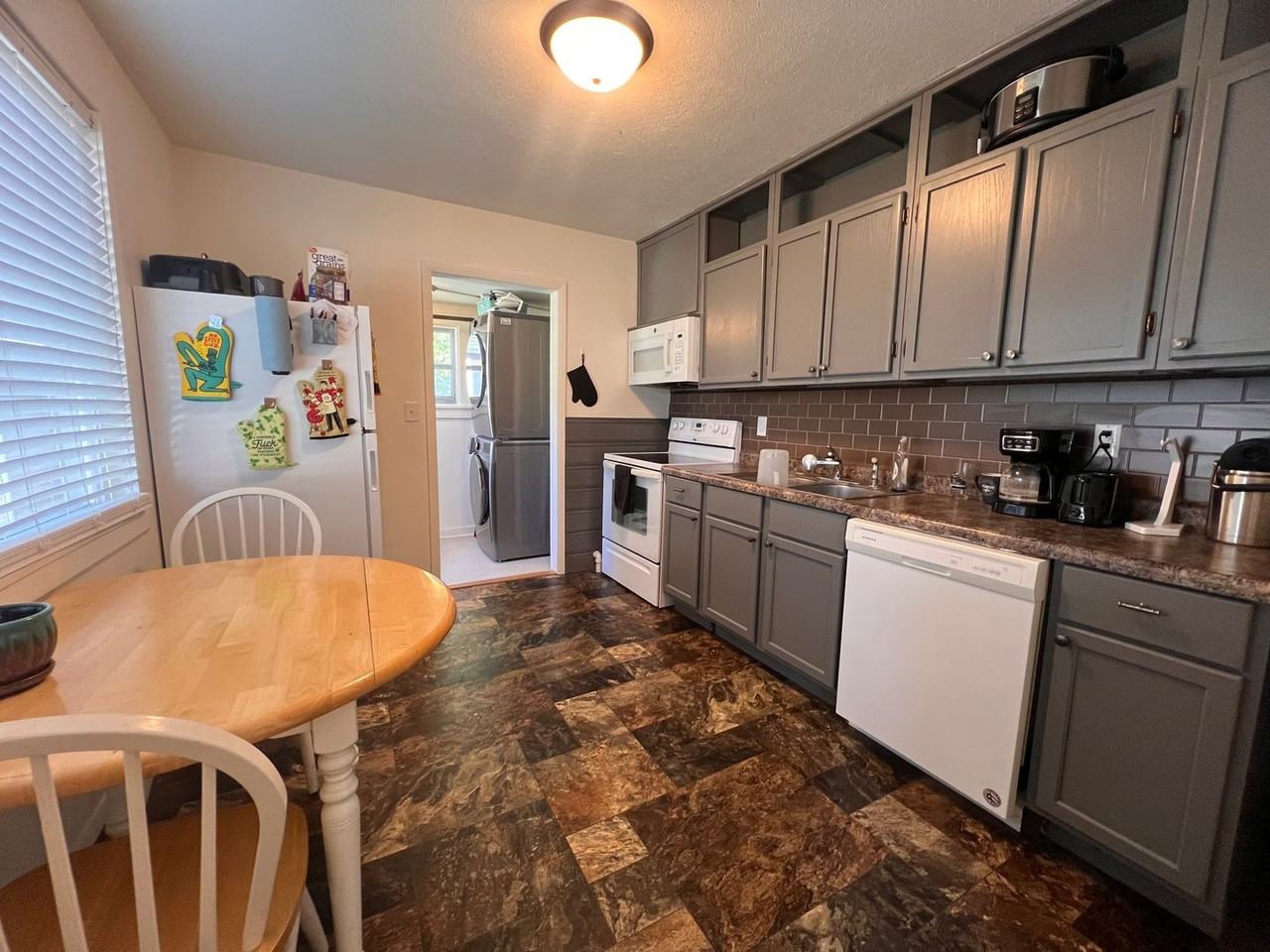 1350 Meade Ave - Photo 5 of 21