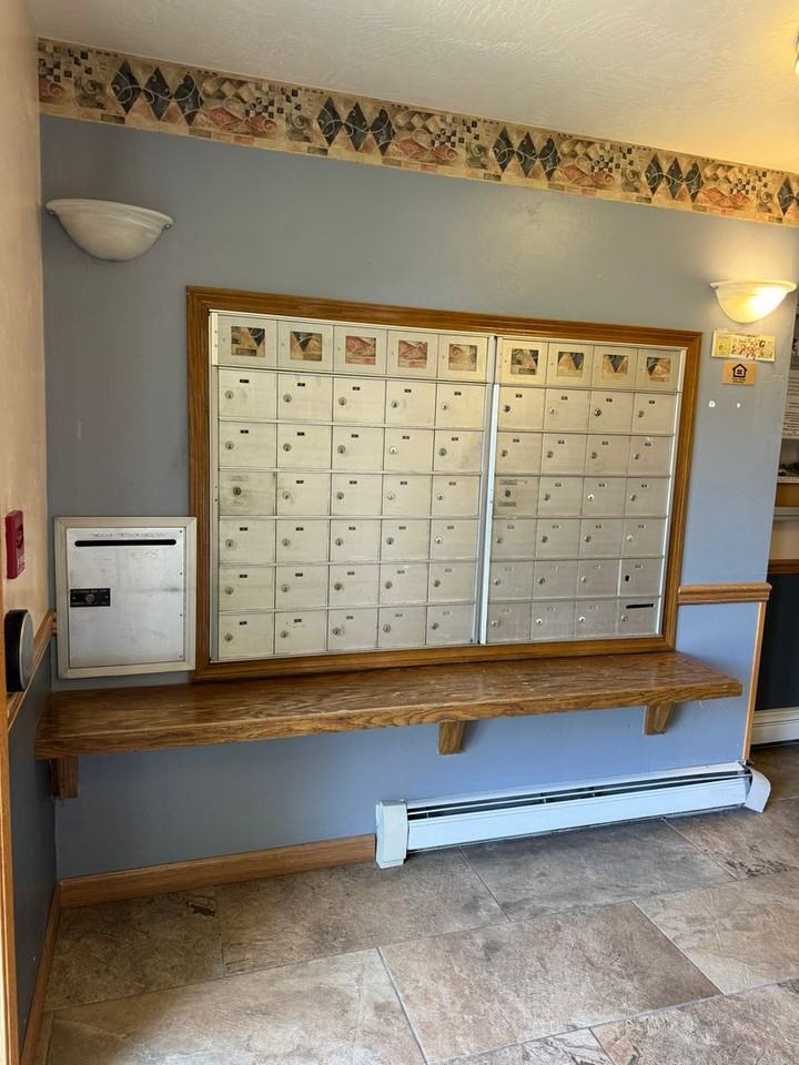 Colonial Court Apartments - Photo 6 of 50