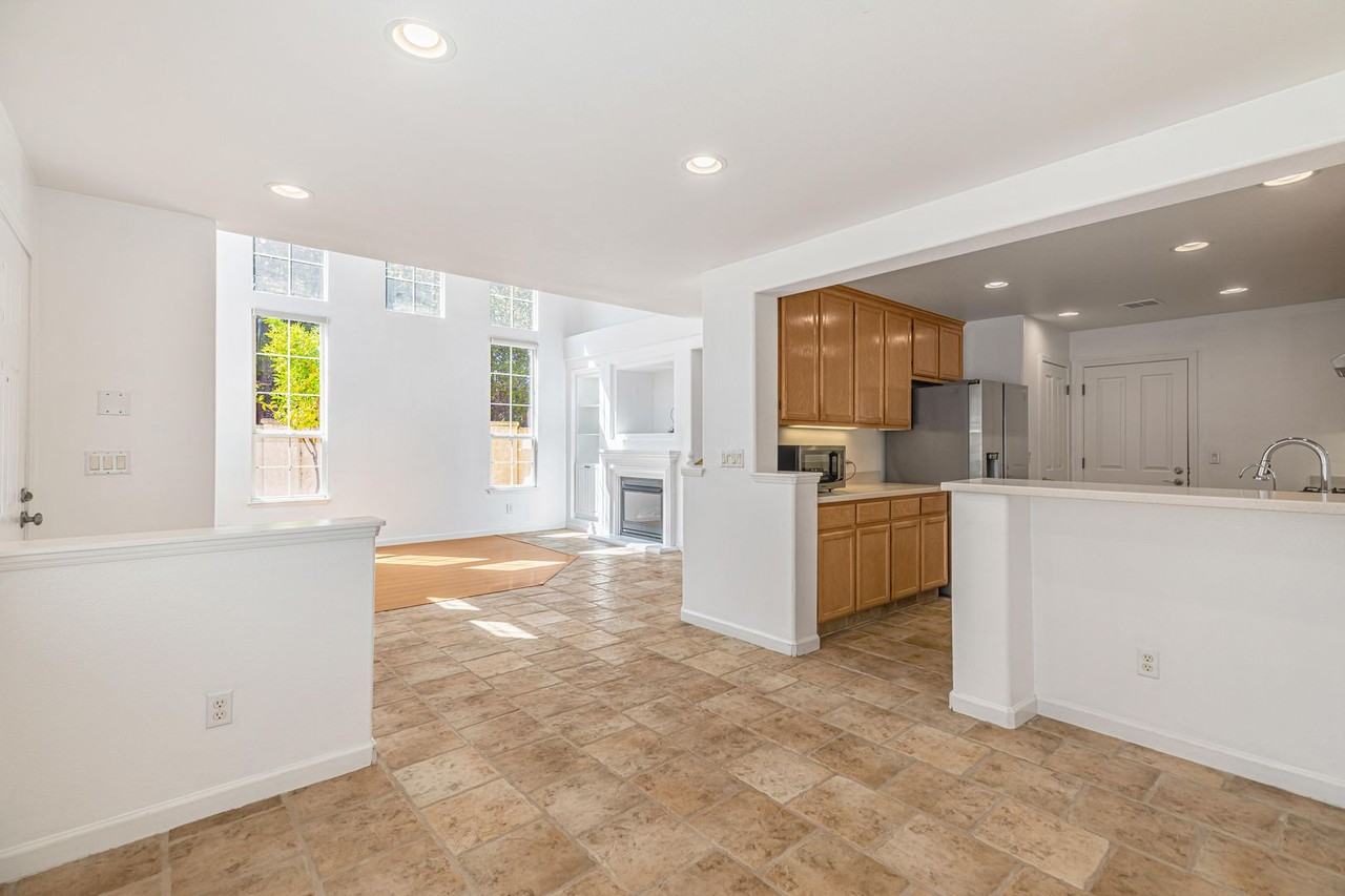 3138 Ledoux Ct - Photo 2 of 7