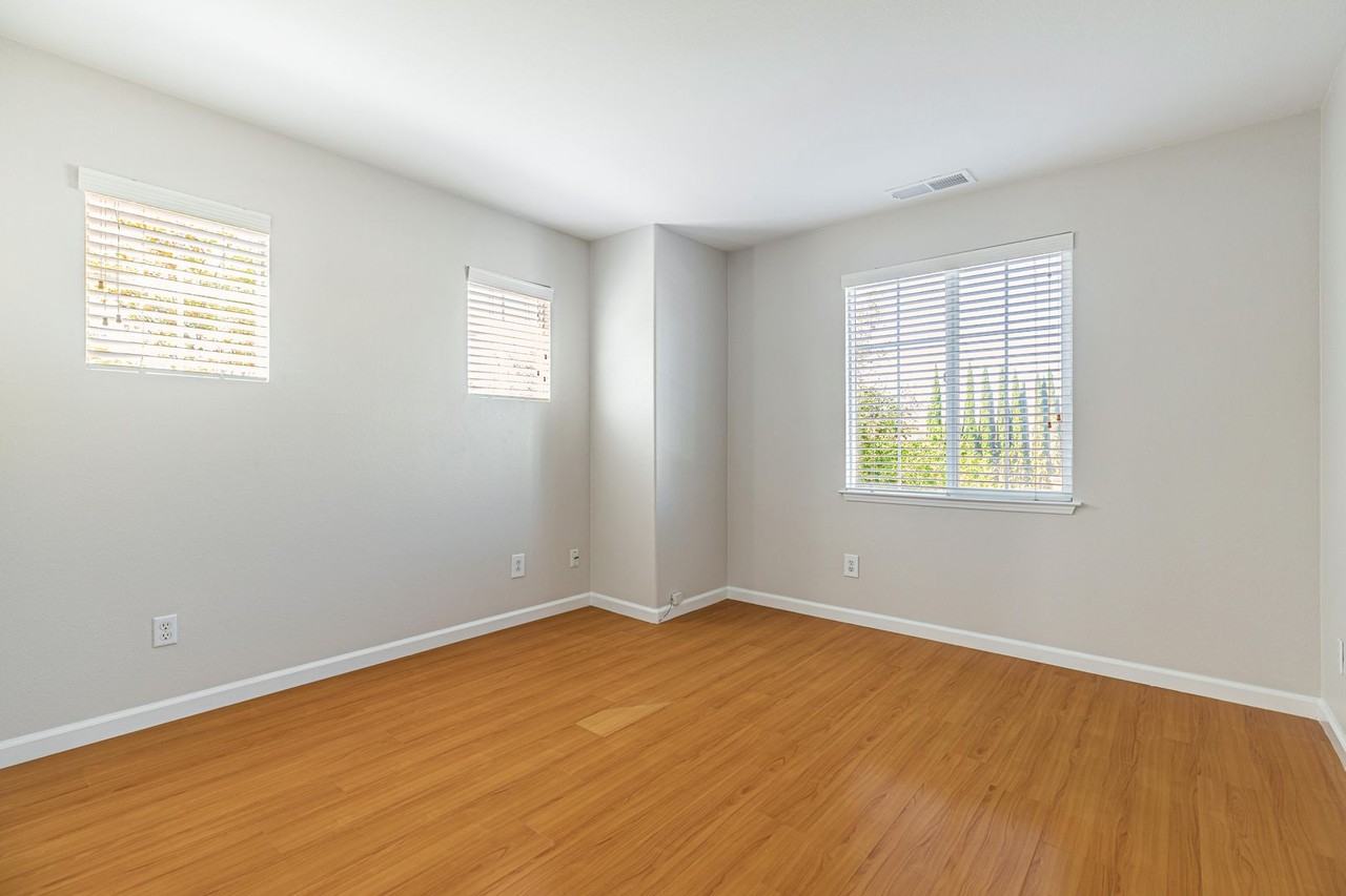 3138 Ledoux Ct - Photo 3 of 7
