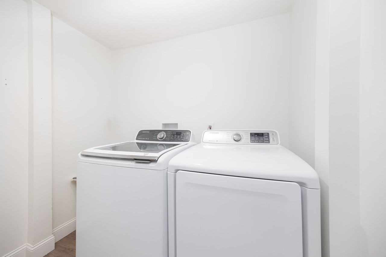 10549 Anaheim Dr - Photo 3 of 20