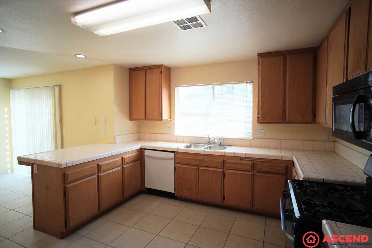 10801 Galway Bay Dr - Photo 7 of 17