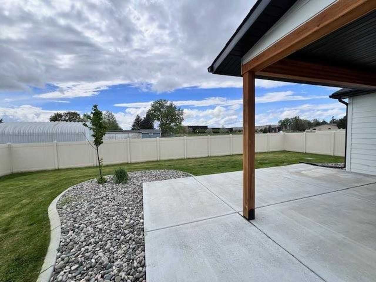 1126 Daylight Ln - Photo 2 of 15