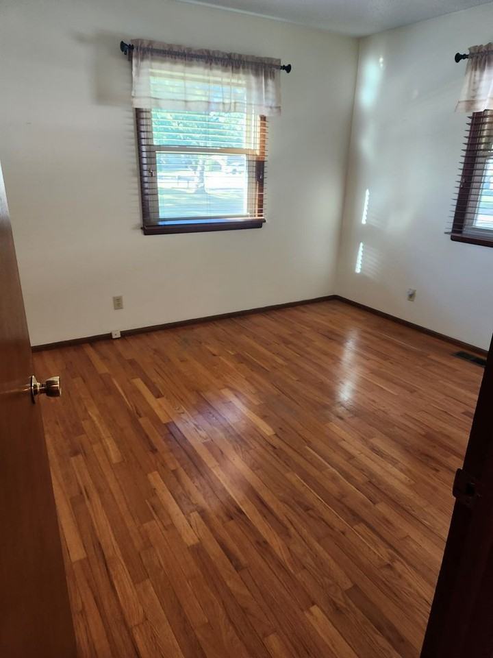 5020 Sw 31st St - Photo 5 of 9