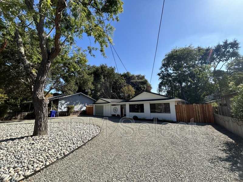 1022 Easum Dr - Photo 2 of 19