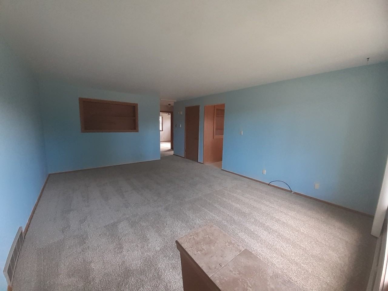 623/625 East Longview Drive - Photo 3 of 8