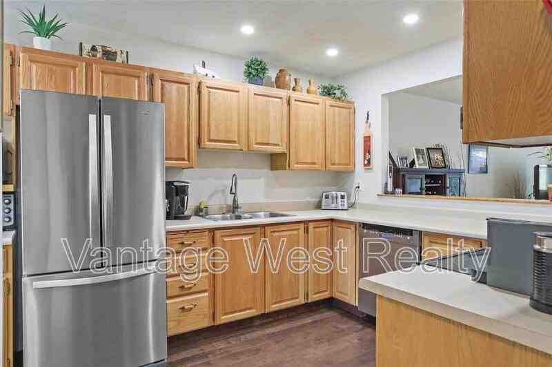 1600 Leckie Rd - Photo 3 of 34