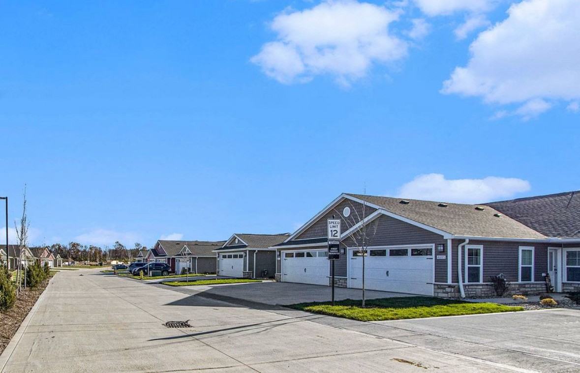 Aurora Ave, Saint Charles, IL 60174 2 Bedroom Apartment for Rent