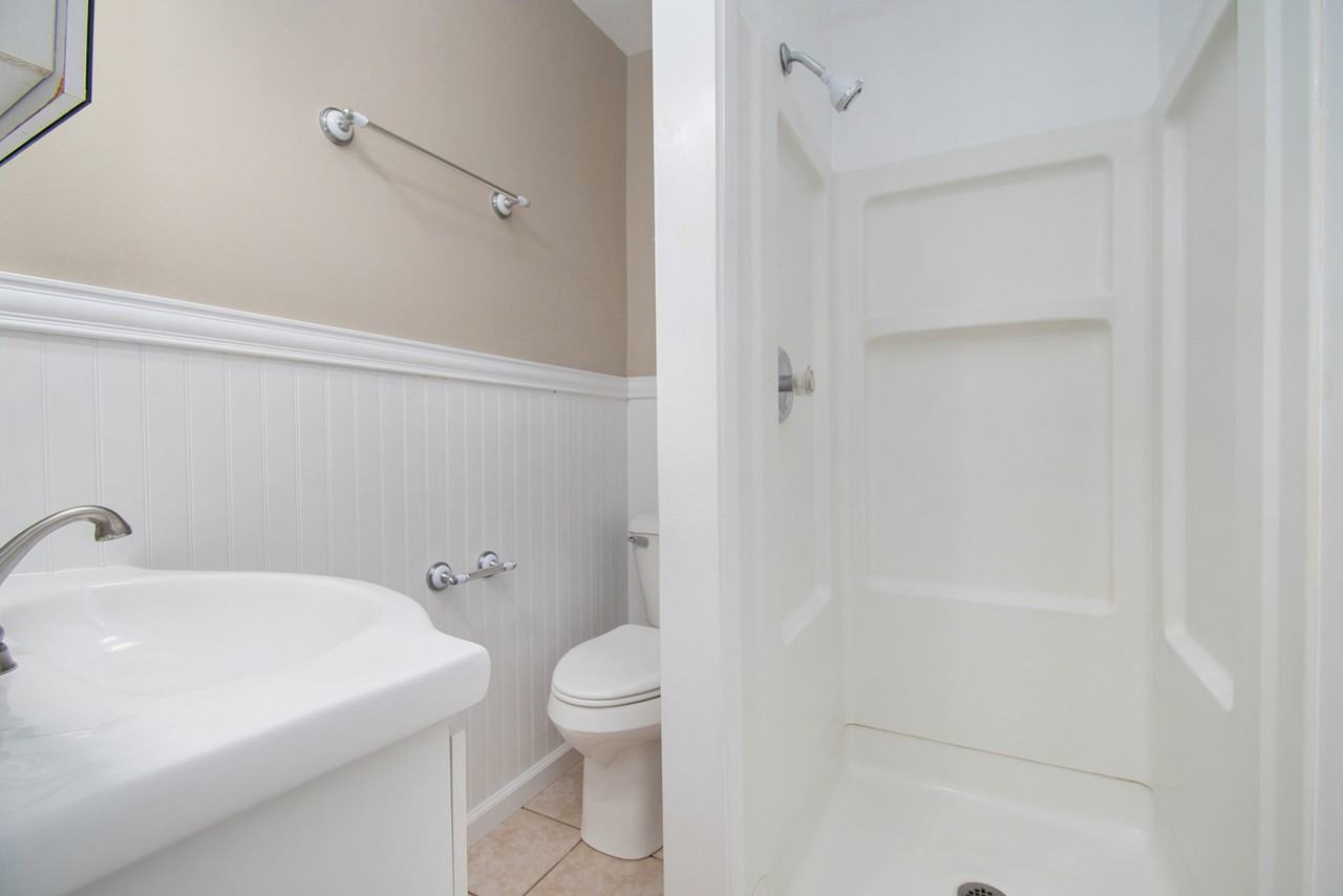 820 W Main St - Photo 2 of 12