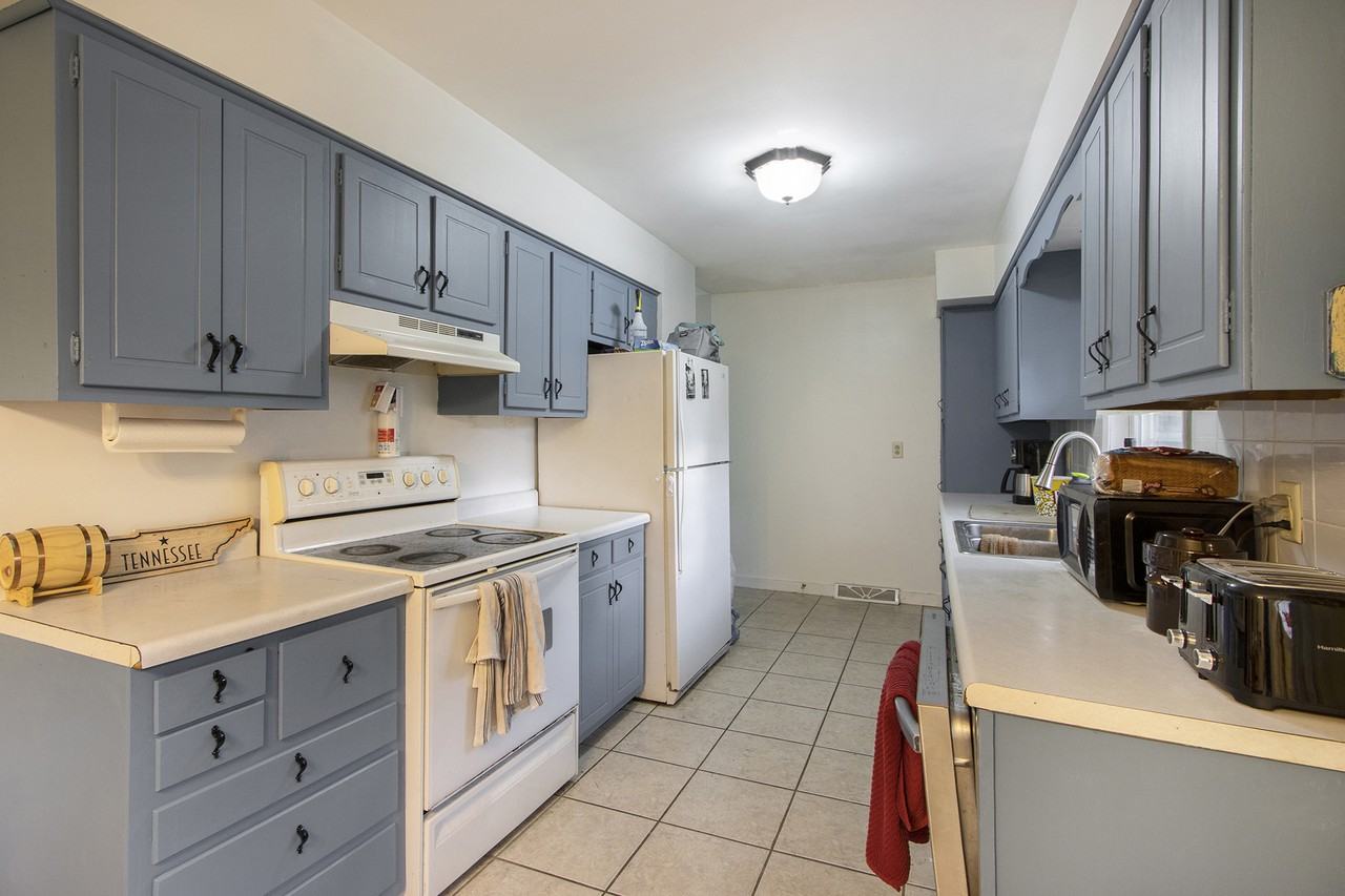 912 Sheridan Dr - Photo 3 of 13