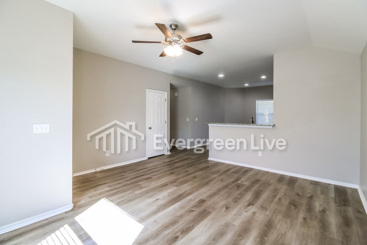 1680 Bradford Pl - Photo 3 of 15