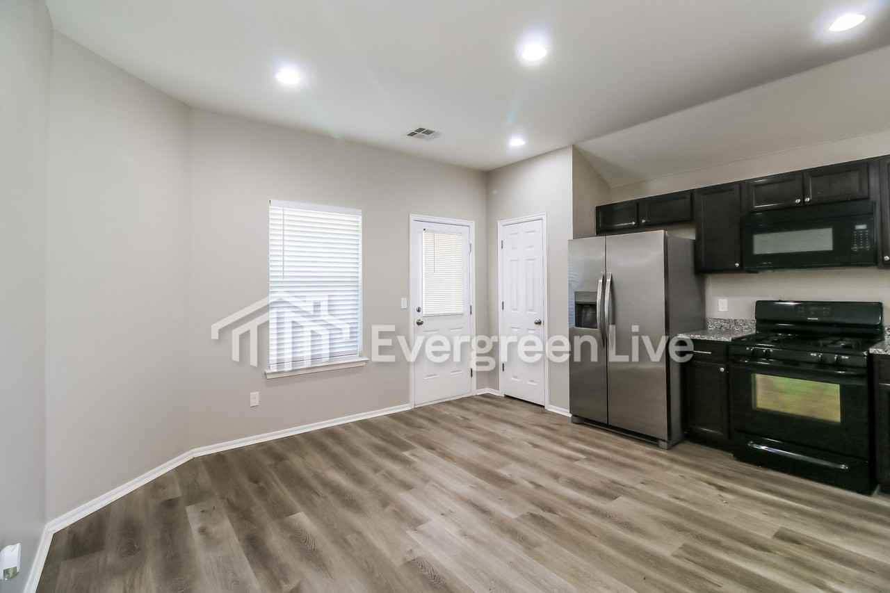 1680 Bradford Pl - Photo 5 of 15